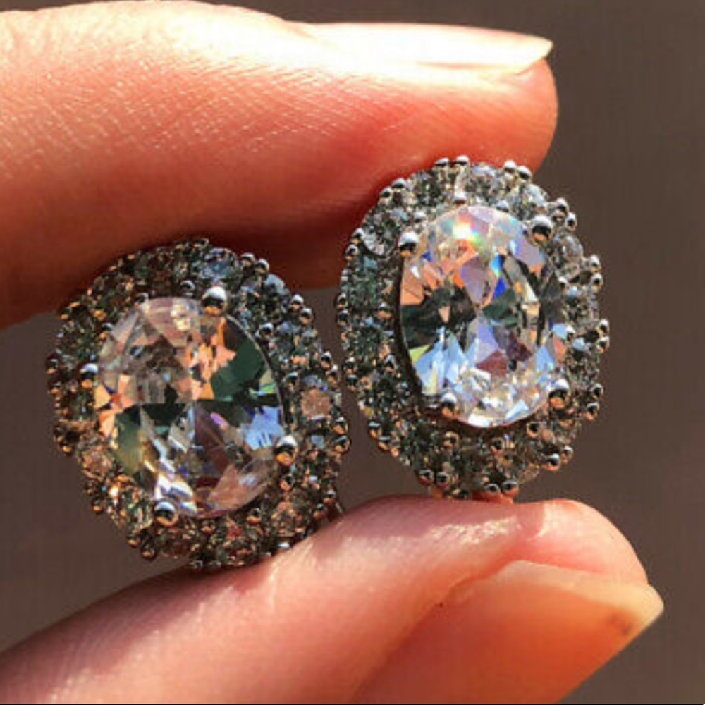 NWT LUXURY Diamond Stud Earrings Sterling Silver